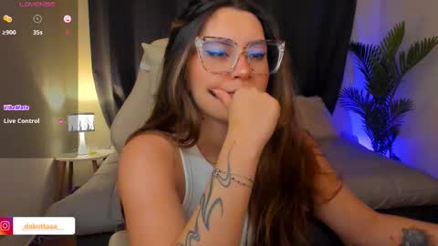 dakottaa__ online show from 01-14-26, 11:42