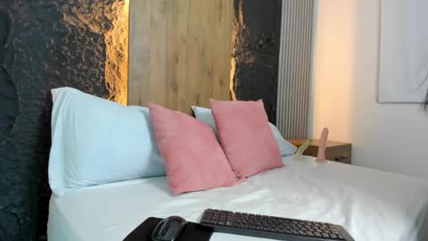 D A L I L A online show from 12-17-25, 07:31