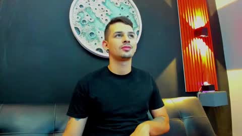 Snapshot of damian__oliver chatting on 01-16-25, 05:21 Damian Oliver online show from 01-16-25, 05:21