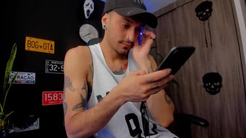 Snapshot of damiancox chatting on 12-31-24, 06:02 Daamiancox online show from 12-31-24, 06:02