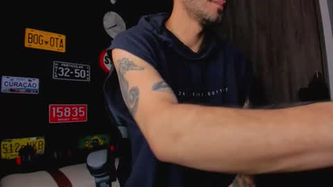 Snapshot of damiancox chatting on 10-20-25, 08:20 Daamiancox online show from 10-20-25, 08:20