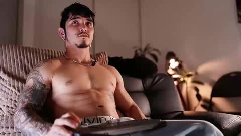 insta damn8   --------  online show from 02-11-26, 11:54