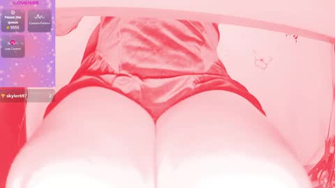 Snapshot of dammmtry chatting on 05-07-26, 05:02 Sophie online show from 05-07-26, 05:02