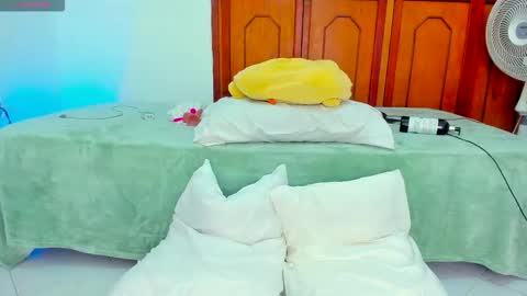 Kary-- independent model Schedule 0530am-1000am colombian time online show from 03-18-26, 01:58