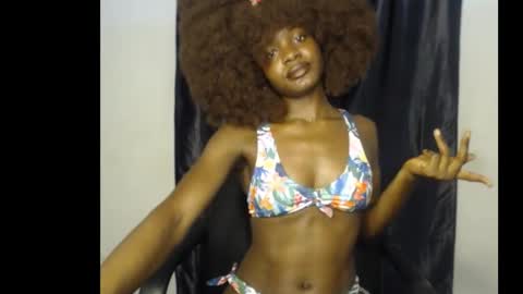 Snapshot of damsel8 chatting on 11-12-25, 05:52 leah online show from 11-12-25, 05:52