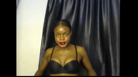 Snapshot of damsel8 chatting on 11-21-25, 05:17 leah online show from 11-21-25, 05:17