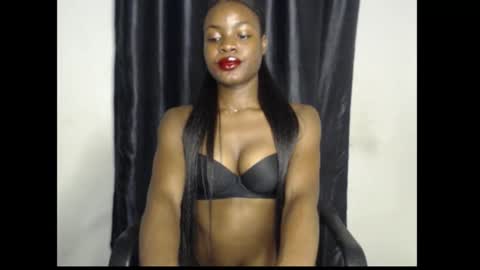 Snapshot of damsel8 chatting on 11-21-25, 06:06 leah online show from 11-21-25, 06:06