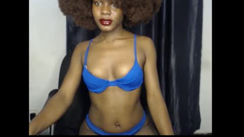 Snapshot of damsel8 chatting on 11-29-25, 05:21 leah online show from 11-29-25, 05:21