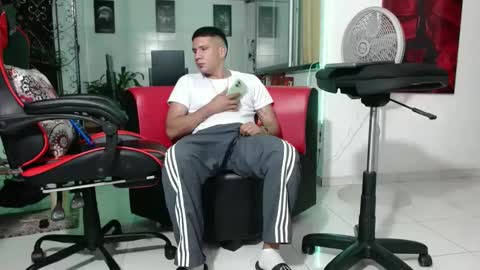 Snapshot of damyan_2003 chatting on 12-22-24, 12:28 damyan_2003 online show from 12-22-24, 12:28