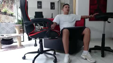 Snapshot of damyan_2003 chatting on 12-27-24, 05:26 damyan_2003 online show from 12-27-24, 05:26