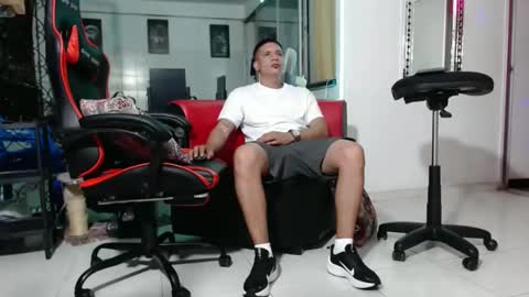 Snapshot of damyan_2003 chatting on 01-01-25, 03:02 damyan_2003 online show from 01-01-25, 03:02