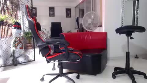 Snapshot of damyan_2003 chatting on 01-03-25, 01:03 damyan_2003 online show from 01-03-25, 01:03