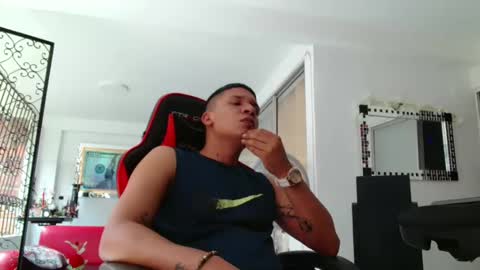 Snapshot of damyan_2003 chatting on 02-18-25, 06:37 damyan_2003 online show from 02-18-25, 06:37