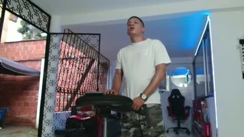 Snapshot of damyan_2003 chatting on 02-23-25, 10:31 damyan_2003 online show from 02-23-25, 10:31