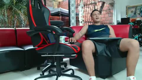 Snapshot of damyan_2003 chatting on 03-04-25, 09:43 damyan_2003 online show from 03-04-25, 09:43