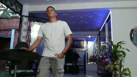 Snapshot of damyan_2003 chatting on 09-12-25, 10:54 damyan_2003 online show from 09-12-25, 10:54