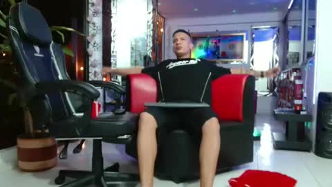 Snapshot of damyan_2003 chatting on 09-29-25, 11:31 damyan_2003 online show from 09-29-25, 11:31