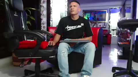 Snapshot of damyan_2003 chatting on 10-04-25, 03:59 damyan_2003 online show from 10-04-25, 03:59