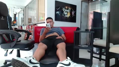 Snapshot of damyan_2003 chatting on 10-06-25, 05:10 damyan_2003 online show from 10-06-25, 05:10