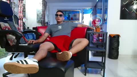 Snapshot of damyan_2003 chatting on 10-07-25, 10:29 damyan_2003 online show from 10-07-25, 10:29