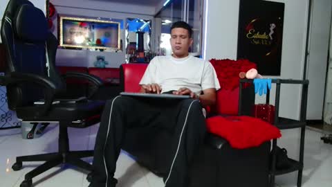 Snapshot of damyan_2003 chatting on 11-15-25, 03:15 damyan_2003 online show from 11-15-25, 03:15