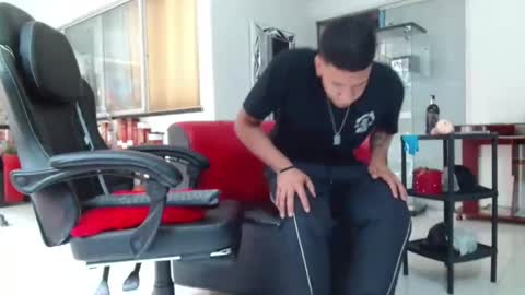 Snapshot of damyan_2003 chatting on 11-20-25, 02:39 damyan_2003 online show from 11-20-25, 02:39