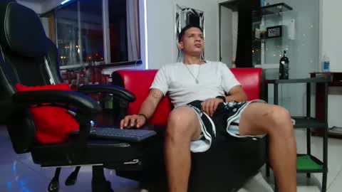 Snapshot of damyan_2003 chatting on 11-22-25, 03:49 damyan_2003 online show from 11-22-25, 03:49