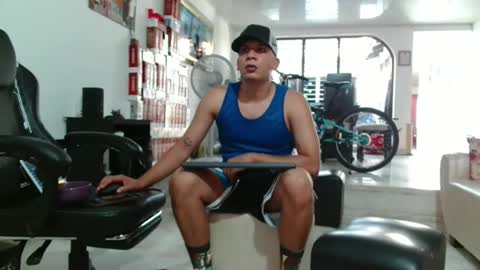 Snapshot of damyan_2003 chatting on 01-08-26, 09:06 damyan_2003 online show from 01-08-26, 09:06