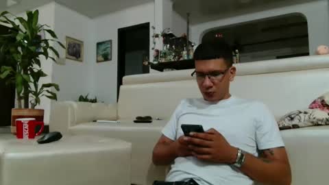 Snapshot of damyan_2003 chatting on 03-07-26, 12:02 damyan_2003 online show from 03-07-26, 12:02