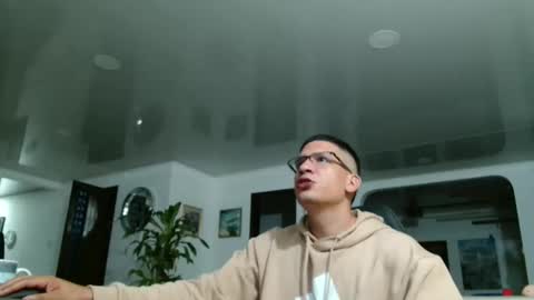 Snapshot of damyan_2003 chatting on 03-08-26, 11:30 damyan_2003 online show from 03-08-26, 11:30