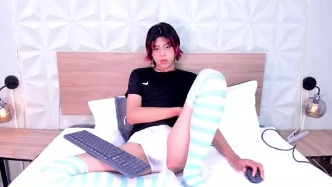 Snapshot of dan_copers chatting on 11-25-25, 01:05 D A N online show from 11-25-25, 01:05