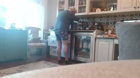 Snapshot of dan_va chatting on 12-22-24, 12:38 Dan online show from 12-22-24, 12:38