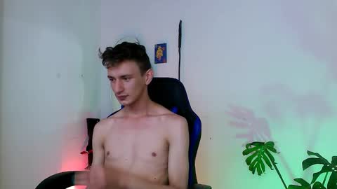 Snapshot of dan_yagami chatting on 09-25-25, 04:43 Dan and Noah online show from 09-25-25, 04:43