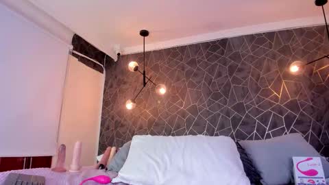    online show from 10-31-25, 09:43