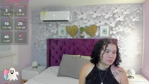Snapshot of danee_19 chatting on 02-16-25, 11:27 Daniela online show from 02-16-25, 11:27