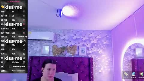 Snapshot of danee_19 chatting on 02-27-25, 10:59 Daniela online show from 02-27-25, 10:59