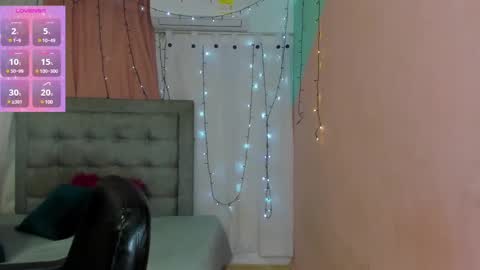 Snapshot of dani_lue chatting on 12-22-24, 11:44 dani_lue online show from 12-22-24, 11:44