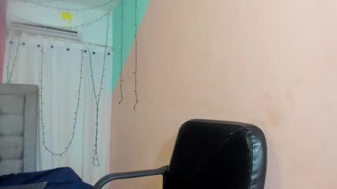 Snapshot of dani_lue chatting on 01-24-25, 11:59 dani_lue online show from 01-24-25, 11:59