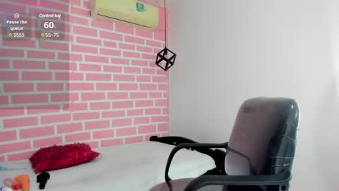 Snapshot of dani_lue chatting on 02-12-25, 12:22 dani_lue online show from 02-12-25, 12:22