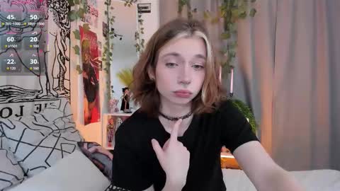 Snapshot of dani_mur chatting on 11-08-25, 07:56 Daniel online show from 11-08-25, 07:56