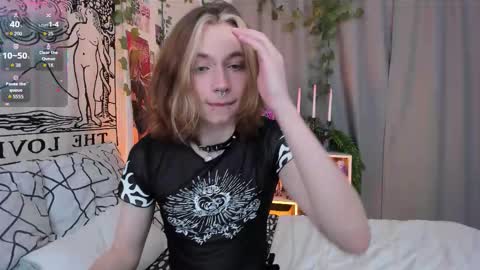 Snapshot of dani_mur chatting on 11-09-25, 08:07 Daniel online show from 11-09-25, 08:07