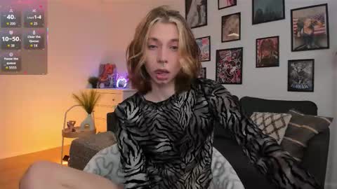 Snapshot of dani_mur chatting on 11-30-25, 08:02 Daniel online show from 11-30-25, 08:02