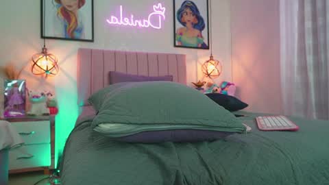   online show from 05-12-26, 04:26