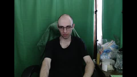 Snapshot of daniel9121 chatting on 05-18-26, 10:43 Daniel9121 online show from 05-18-26, 10:43