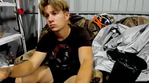 Snapshot of daniel_like chatting on 08-04-26, 06:16 Just Ben online show from 08-04-26, 06:16