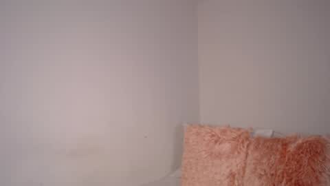 Snapshot of daniela_valencia chatting on 12-19-24, 05:18 Lucia online show from 12-19-24, 05:18