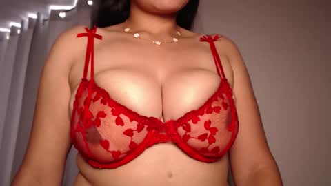 Snapshot of daniela_valencia chatting on 10-30-25, 03:35 Lucia online show from 10-30-25, 03:35