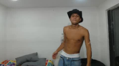 Snapshot of danielitopapii chatting on 02-13-25, 12:13 danielitopapii online show from 02-13-25, 12:13