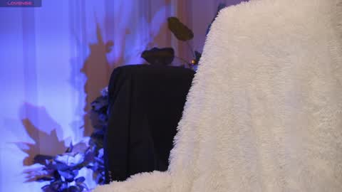 Snapshot of danielle_thomas chatting on 01-16-25, 10:42 Danielle online show from 01-16-25, 10:42