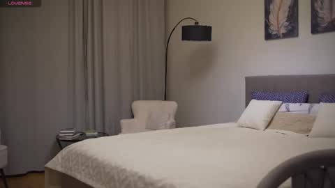 Snapshot of danielle_thomas chatting on 09-20-25, 07:59 Danielle online show from 09-20-25, 07:59